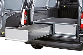 <b>UNTERFLUR LÖSUNGEN </b> </br>Unterflurmodule ermöglichen platzsparendes Verstauen von Werkzeugen und Verbrauchsmaterialien unter der Ladefläche. Die Schubladen sind zu ca. 95% ausziehbar und verfügen über eine Traglast je Schublade von 75 kg. <b>UNTERFLUR LÖSUNGEN </b> </br>Unterflurmodule ermöglichen platzsparendes Verstauen von Werkzeugen und Verbrauchsmaterialien unter der Ladefläche. Die Schubladen sind zu ca. 95% ausziehbar und verfügen über eine Traglast je Schublade von 75 kg.
